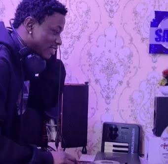 Truong Hung - I'm the old (8d Audio)